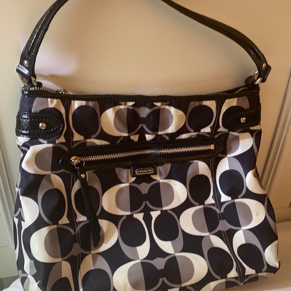 COPY - Coach classic “C” handbag in VGC   Medium size